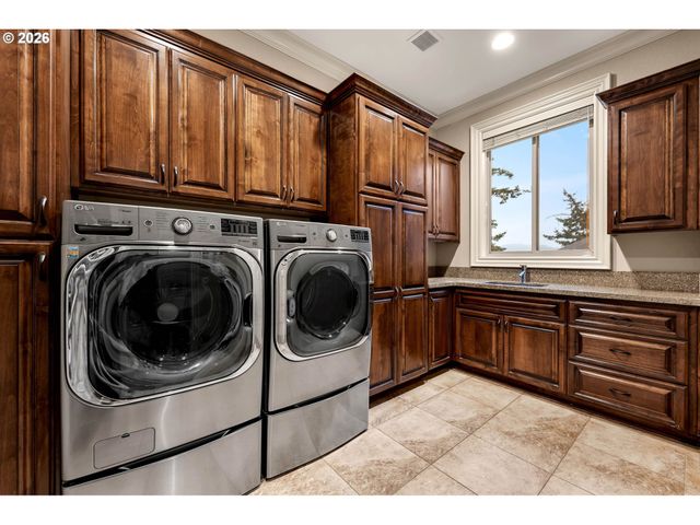 16025 Se PALERMO Ave, Happy Valley, OR 97086