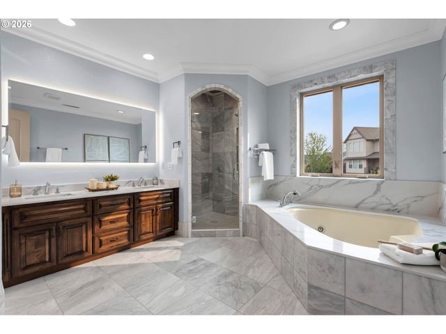 16025 Se PALERMO Ave, Happy Valley, OR 97086
