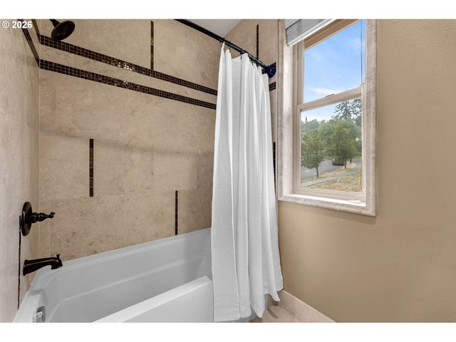 16025 Se PALERMO Ave, Happy Valley, OR 97086