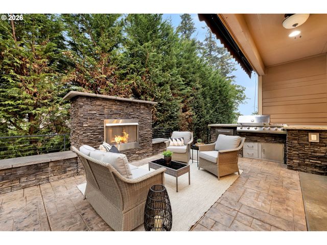 16025 Se PALERMO Ave, Happy Valley, OR 97086