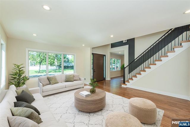 778 Wynetta Place, Paramus, NJ 07652