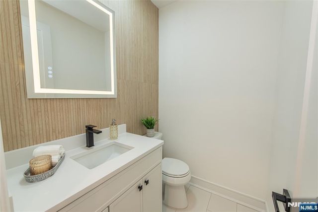 778 Wynetta Place, Paramus, NJ 07652