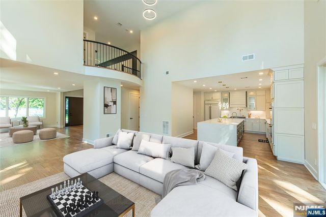 778 Wynetta Place, Paramus, NJ 07652