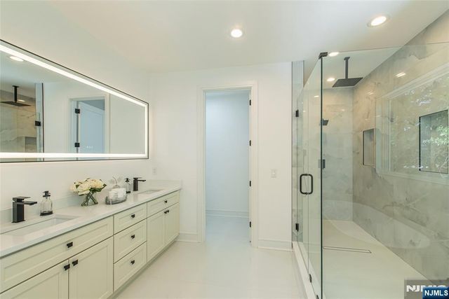 778 Wynetta Place, Paramus, NJ 07652