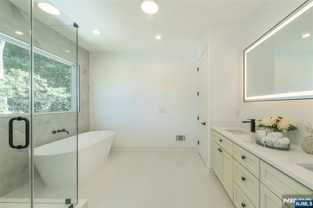 778 Wynetta Place, Paramus, NJ 07652