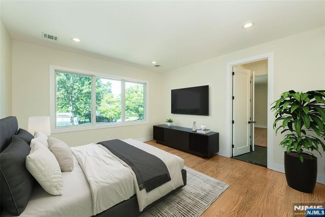 778 Wynetta Place, Paramus, NJ 07652