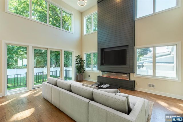 778 Wynetta Place, Paramus, NJ 07652