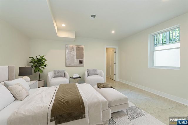 778 Wynetta Place, Paramus, NJ 07652