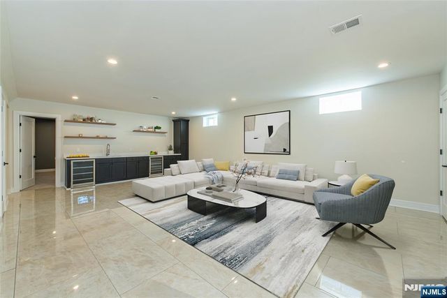 778 Wynetta Place, Paramus, NJ 07652