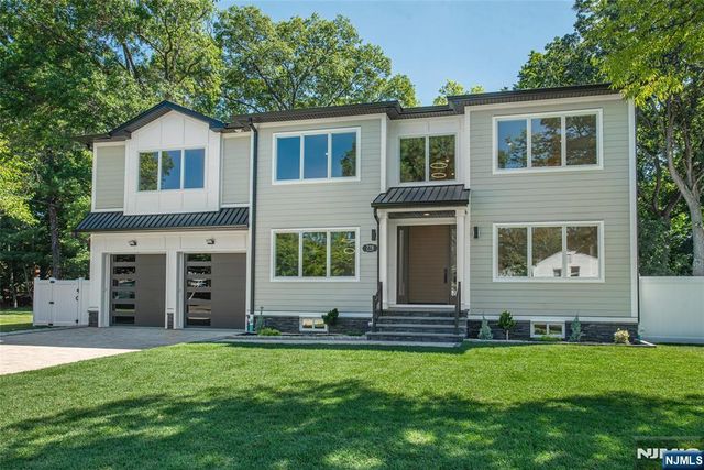 778 Wynetta Place, Paramus, NJ 07652
