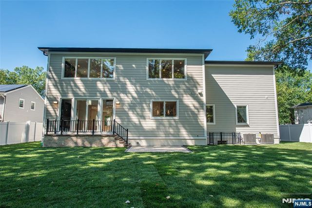 778 Wynetta Place, Paramus, NJ 07652