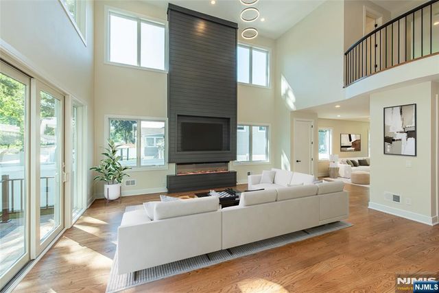 778 Wynetta Place, Paramus, NJ 07652