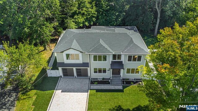 778 Wynetta Place, Paramus, NJ 07652