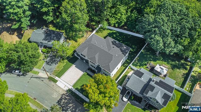 778 Wynetta Place, Paramus, NJ 07652