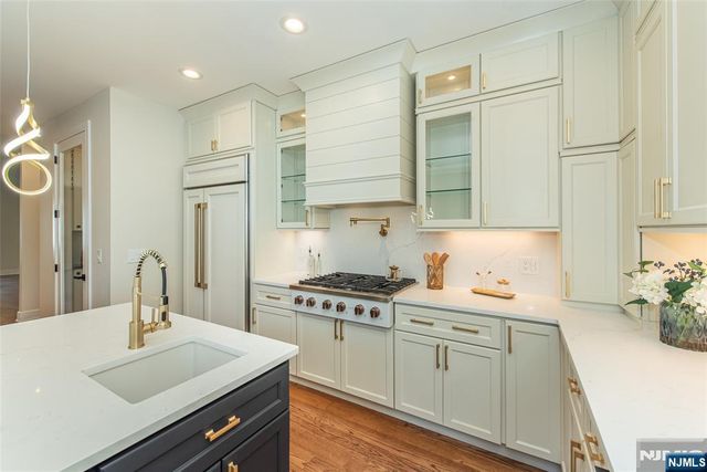 778 Wynetta Place, Paramus, NJ 07652