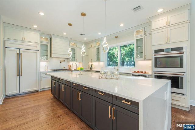 778 Wynetta Place, Paramus, NJ 07652