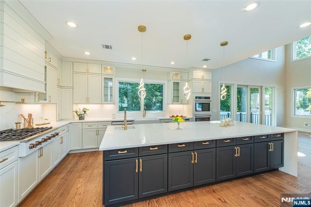 778 Wynetta Place, Paramus, NJ 07652