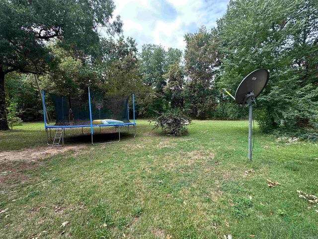 32 Shannon Drive, Mcgehee, AR 71654