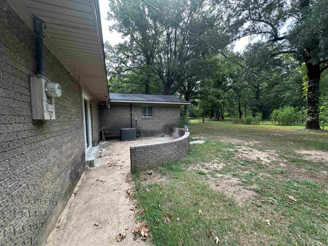 32 Shannon Drive, Mcgehee, AR 71654