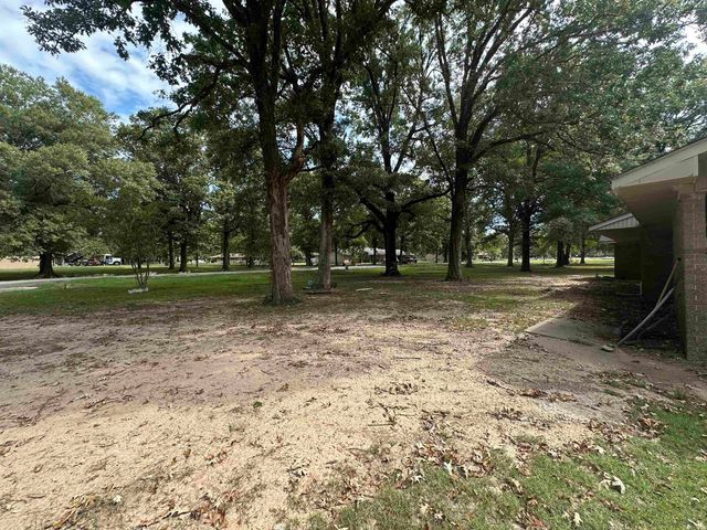 32 Shannon Drive, Mcgehee, AR 71654