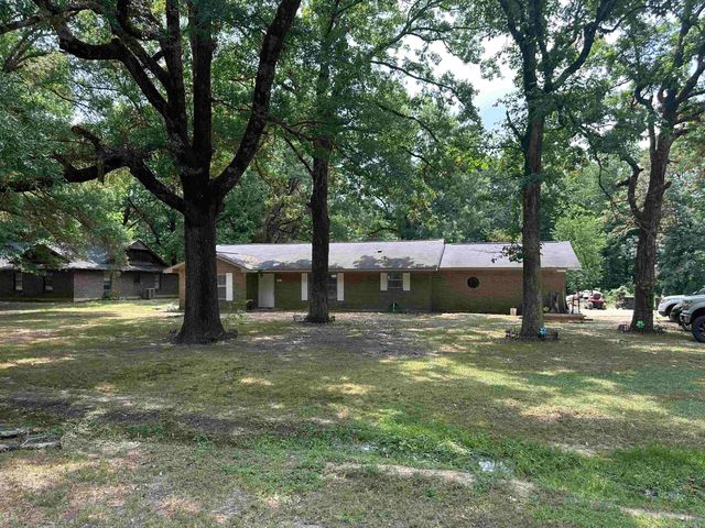 32 Shannon Drive, Mcgehee, AR 71654