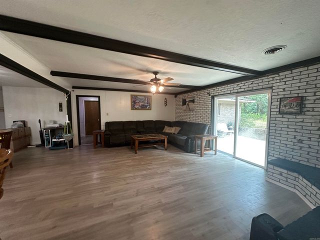 32 Shannon Drive, Mcgehee, AR 71654