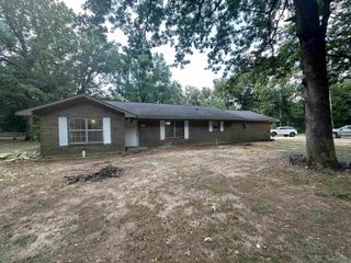 32 Shannon Drive, Mcgehee, AR 71654