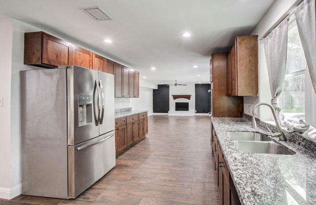 536 Robert E Lee Drive, Conroe, TX 77302