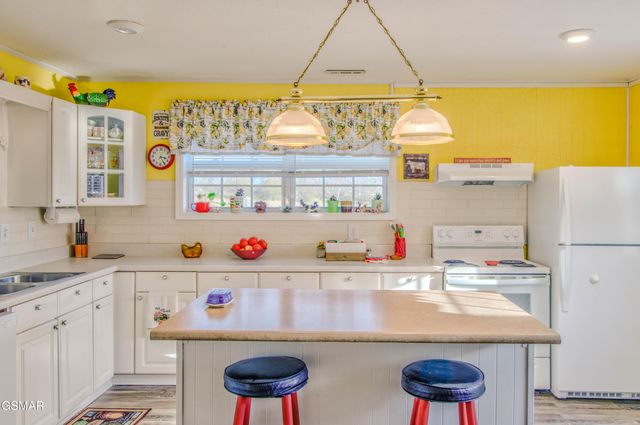 500 Allison Town Road, Philadelphia, TN 37846