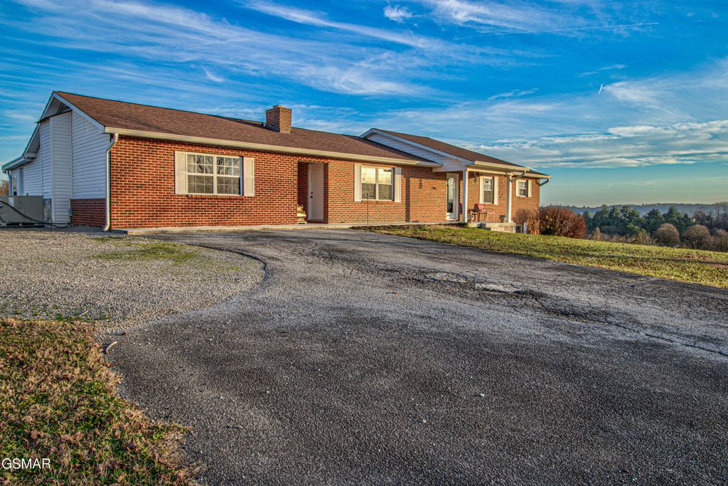 500 Allison Town Road, Philadelphia, TN 37846
