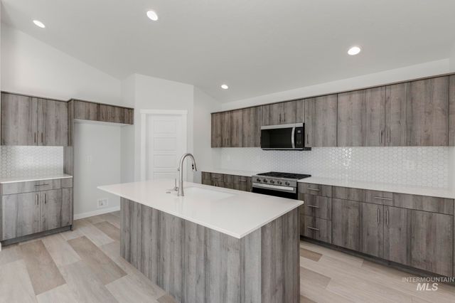 6515 W Plateau Creek Dr, Meridian, ID 83646