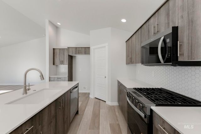 6515 W Plateau Creek Dr, Meridian, ID 83646