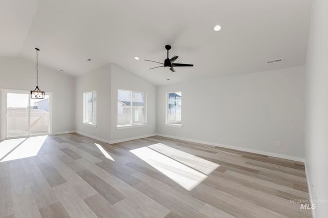 6515 W Plateau Creek Dr, Meridian, ID 83646