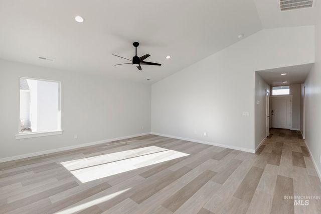 6515 W Plateau Creek Dr, Meridian, ID 83646