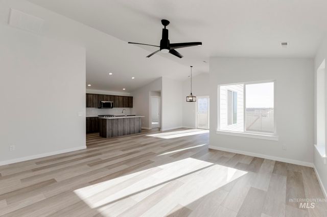 6515 W Plateau Creek Dr, Meridian, ID 83646