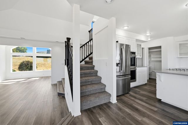 8325 Redwood Dr SE, Aumsville, OR 97325