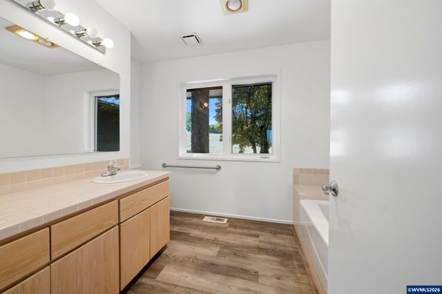 8325 Redwood Dr SE, Aumsville, OR 97325