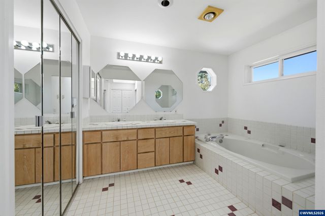 8325 Redwood Dr SE, Aumsville, OR 97325