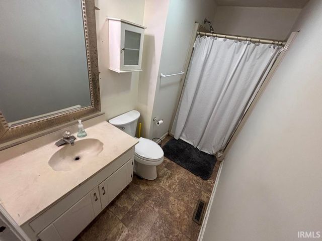 205 Crestmont Drive, Vincennes, IN 47591