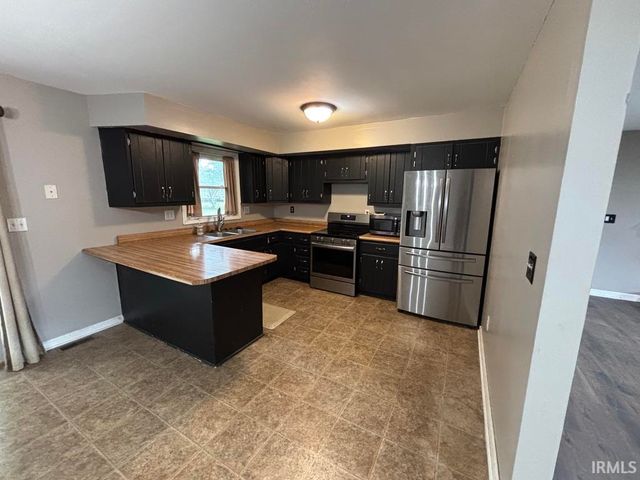 205 Crestmont Drive, Vincennes, IN 47591