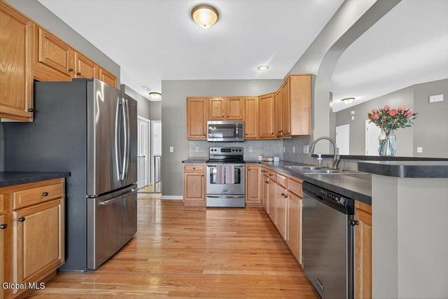 34 Avendale Drive, Malta, NY 12019