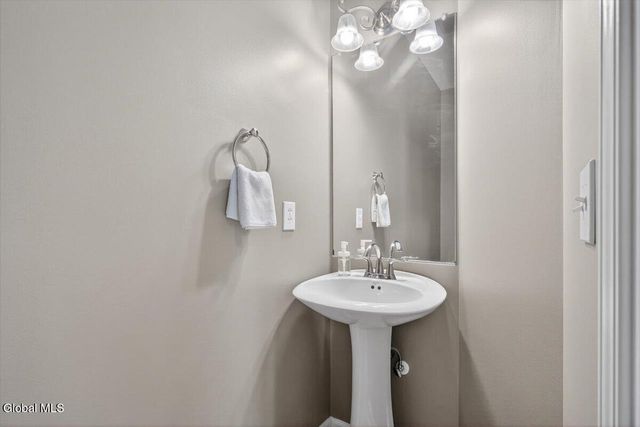 34 Avendale Drive, Malta, NY 12019