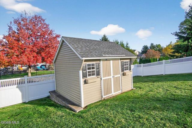 34 Avendale Drive, Malta, NY 12019