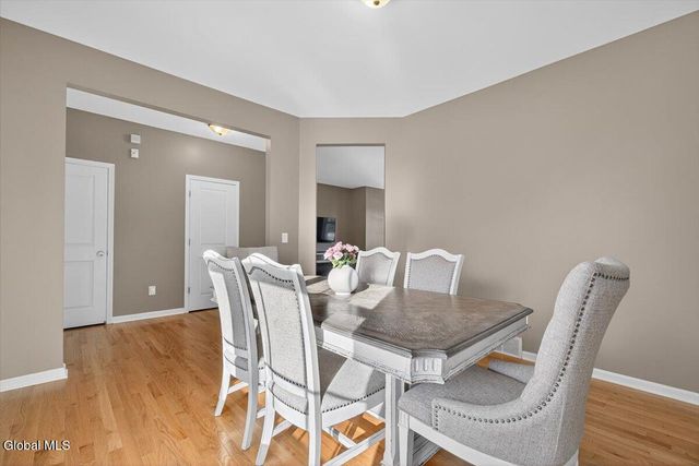 34 Avendale Drive, Malta, NY 12019