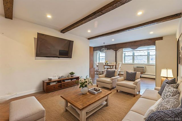 99-10 60th Avenue 6EE, Corona, NY 11368