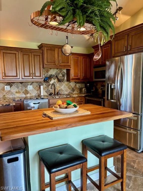 Image 5 of property listing at 1155 SW 43rd ST, Cape Coral, FL 33914