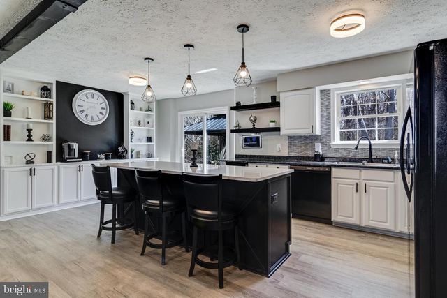 39335 SUMMITT HILL DR, Mechanicsville, MD 20659