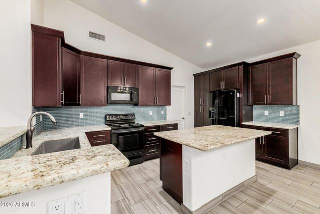 1136 E SAN TAN Drive, Gilbert, AZ 85296