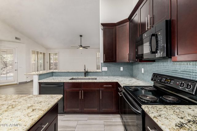 1136 E SAN TAN Drive, Gilbert, AZ 85296