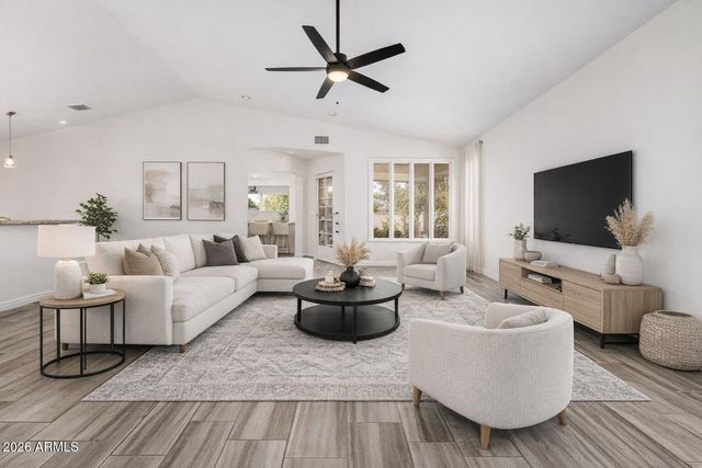 1136 E SAN TAN Drive, Gilbert, AZ 85296